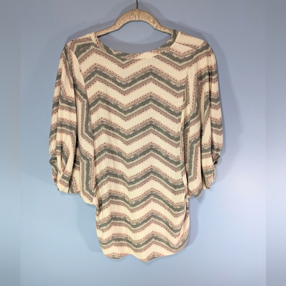 LuLaRoe Cream Print Bubble Sleeved Top - Picture 2 of 5